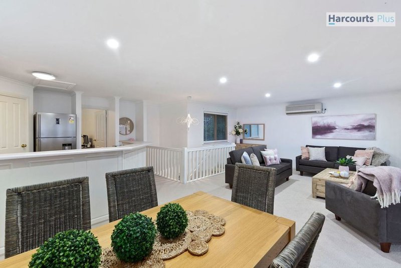 Photo - 7 Seaview Avenue, Hallett Cove SA 5158 - Image 5