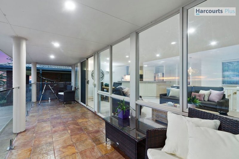 Photo - 7 Seaview Avenue, Hallett Cove SA 5158 - Image 6