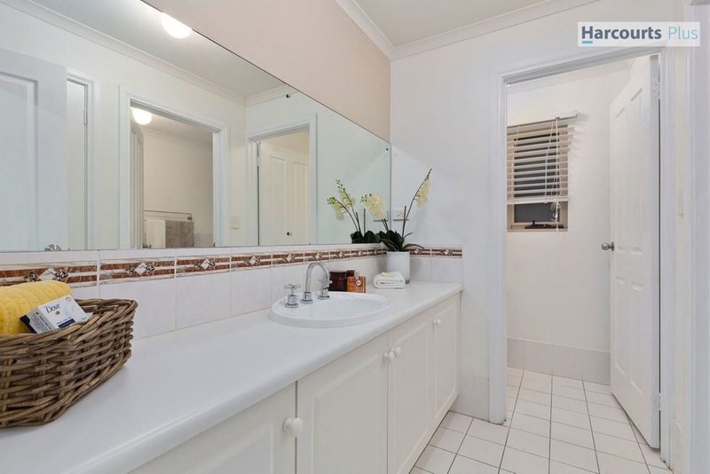 Photo - 7 Seaview Avenue, Hallett Cove SA 5158 - Image 10