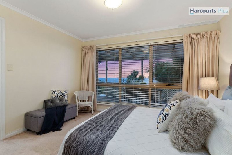 Photo - 7 Seaview Avenue, Hallett Cove SA 5158 - Image 12