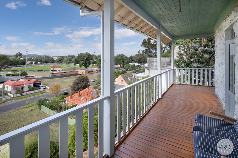 Photo - 7 Seymour Crescent, Soldiers Hill VIC 3350 - Image 4