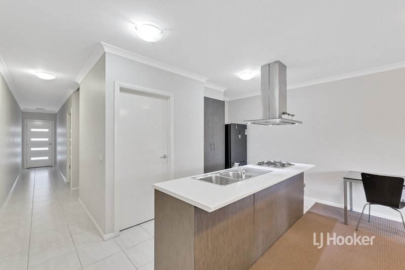 Photo - 7 Sheales Way, Epping VIC 3076 - Image 3