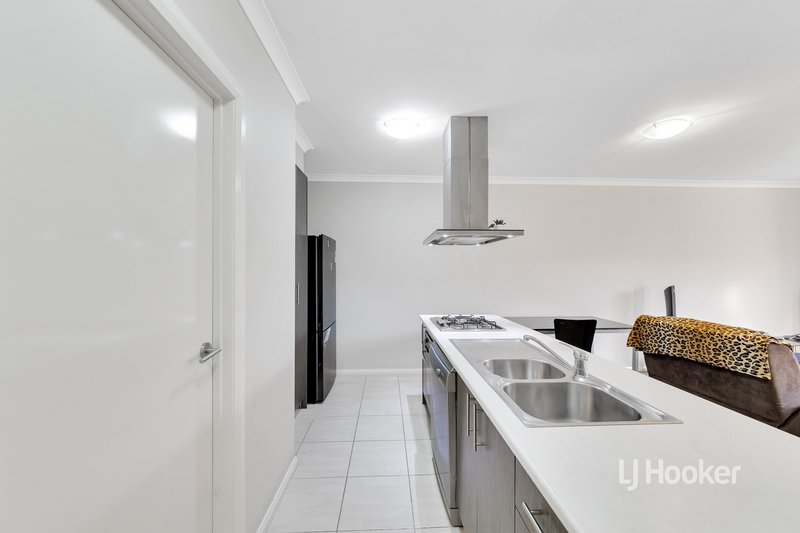 Photo - 7 Sheales Way, Epping VIC 3076 - Image 4