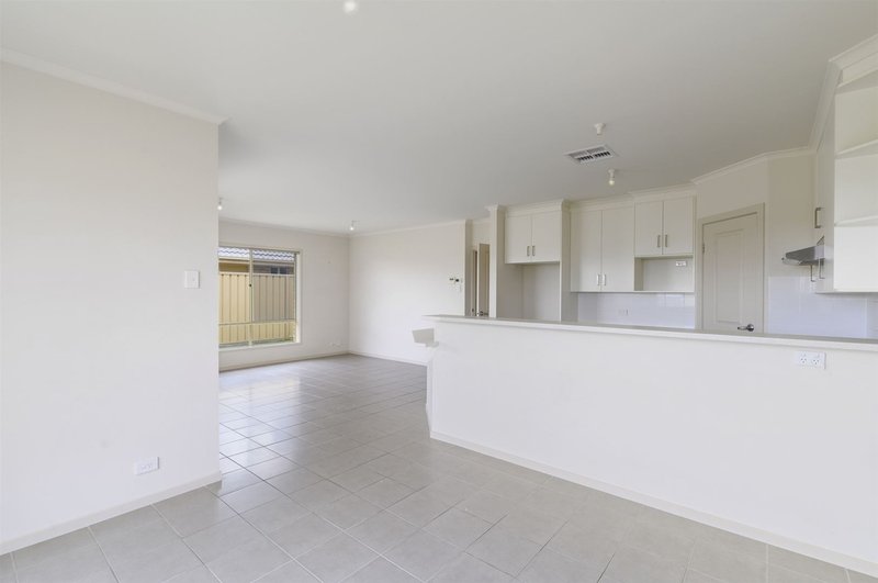 Photo - 7 Shell Street, Seaford Meadows SA 5169 - Image 8