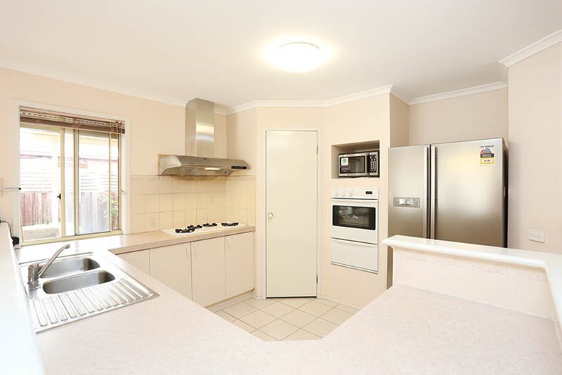 Photo - 7 Sherwin Place, Roxburgh Park VIC 3064 - Image 3