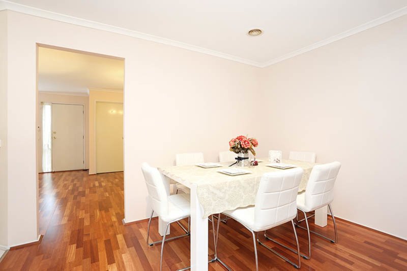 Photo - 7 Sherwin Place, Roxburgh Park VIC 3064 - Image 6