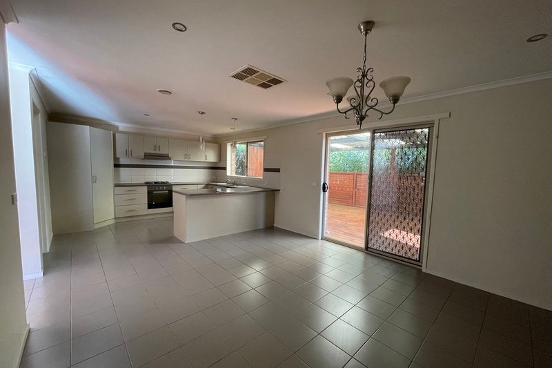 Photo - 7 Short Road, Hampton Park VIC 3976 - Image 2