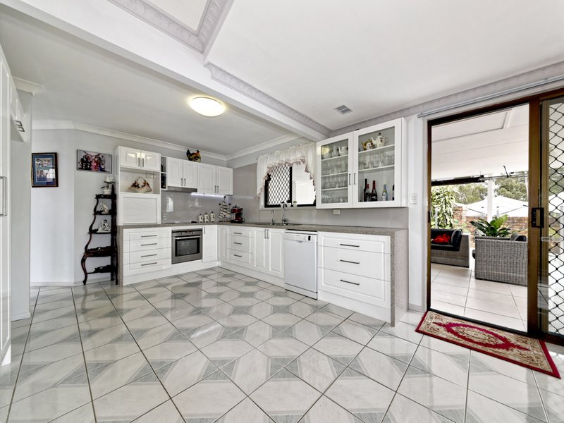 Photo - 7 Shuttle Place, Bridgeman Downs QLD 4035 - Image 4