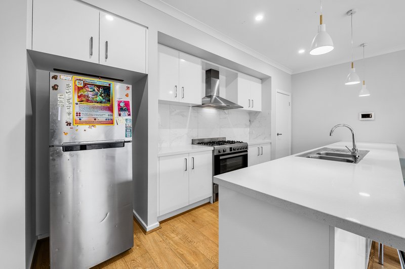 Photo - 7 Silano Avenue, Tarneit VIC 3029 - Image 4
