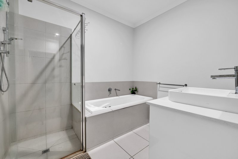 Photo - 7 Silano Avenue, Tarneit VIC 3029 - Image 11
