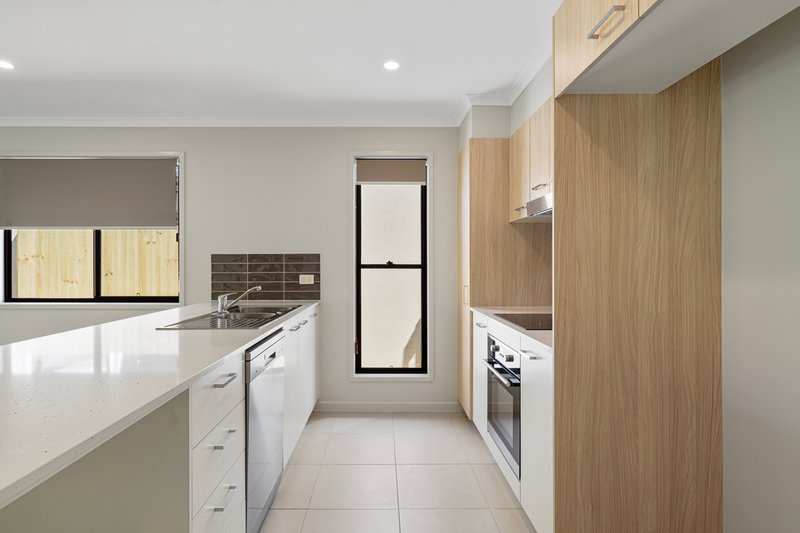 Photo - 7 Silkyoak Drive, Morayfield QLD 4506 - Image 1