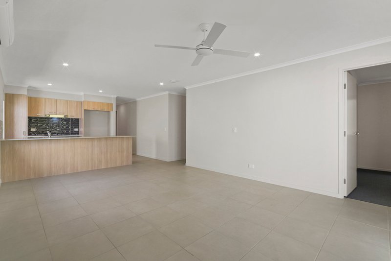 Photo - 7 Silkyoak Drive, Morayfield QLD 4506 - Image 2