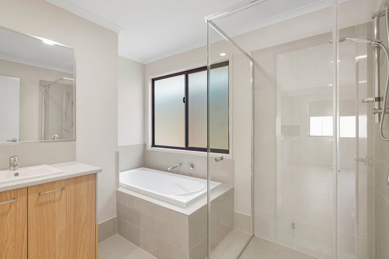 Photo - 7 Silkyoak Drive, Morayfield QLD 4506 - Image 9