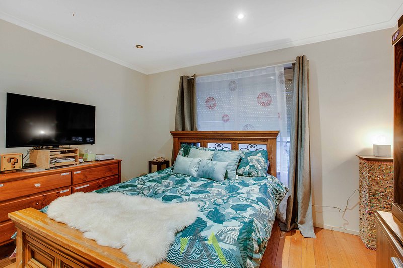 Photo - 7 Silver Avenue, Frankston North VIC 3200 - Image 7