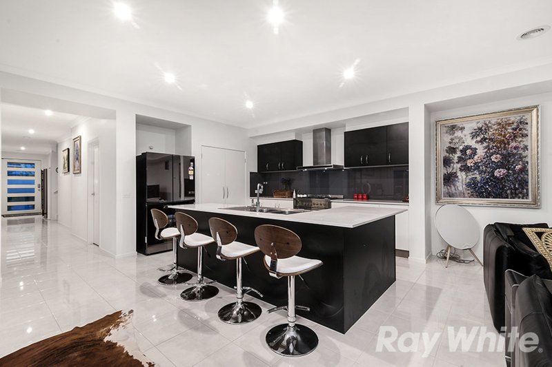 Photo - 7 Silvercrest Court, Keysborough VIC 3173 - Image 2