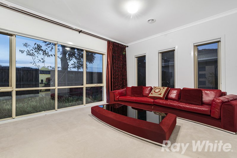 Photo - 7 Silvercrest Court, Keysborough VIC 3173 - Image 5