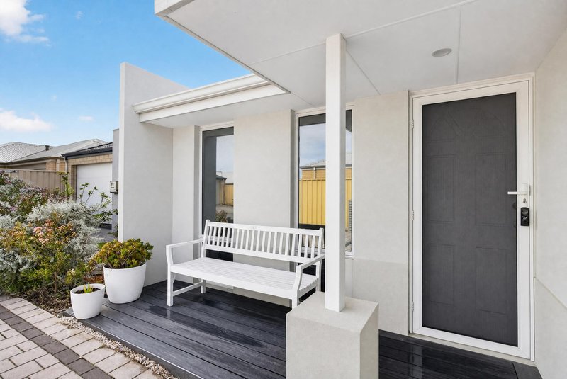 Photo - 7 Silvestro Lane, Madeley WA 6065 - Image 3