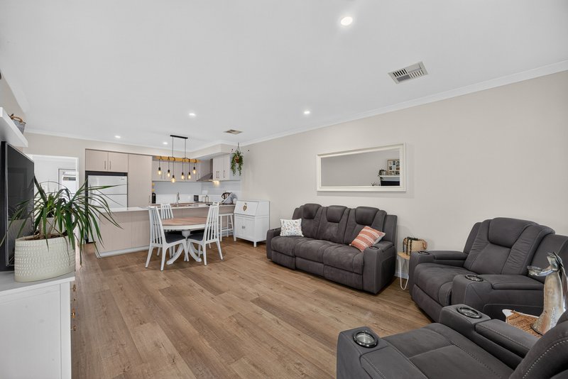 Photo - 7 Silvestro Lane, Madeley WA 6065 - Image 4