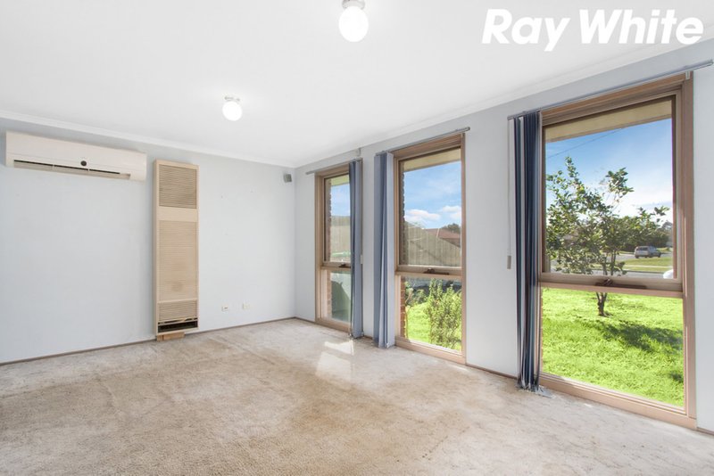 Photo - 7 Simon Drive, Pakenham VIC 3810 - Image 2