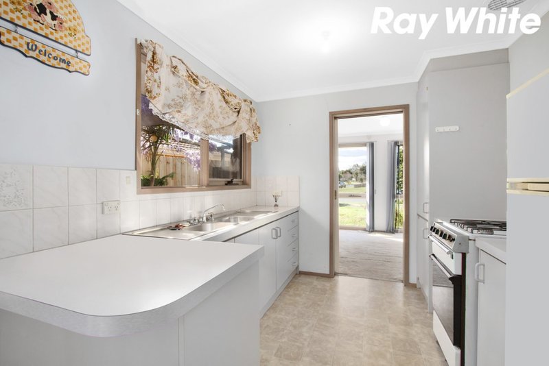 Photo - 7 Simon Drive, Pakenham VIC 3810 - Image 3