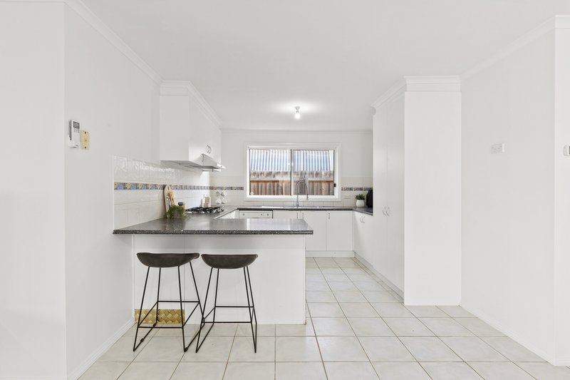 Photo - 7 Siret Court, Roxburgh Park VIC 3064 - Image 5