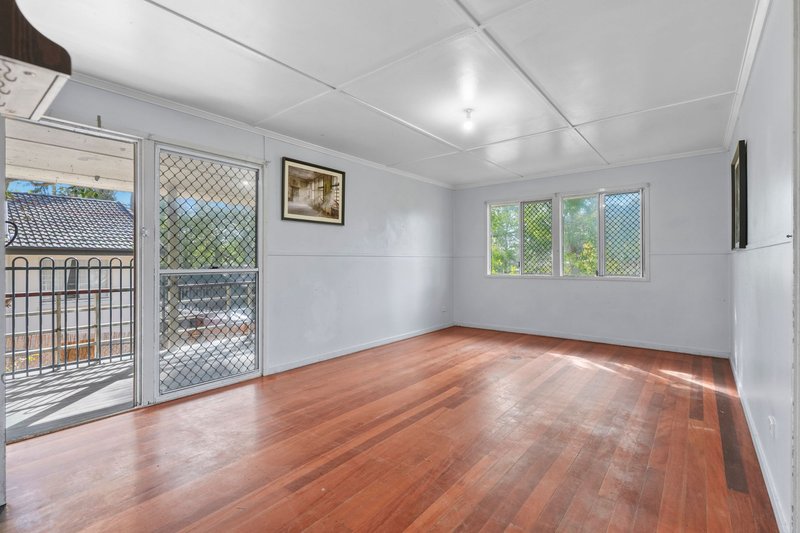 Photo - 7 Skyline Drive, Kingston QLD 4114 - Image 3