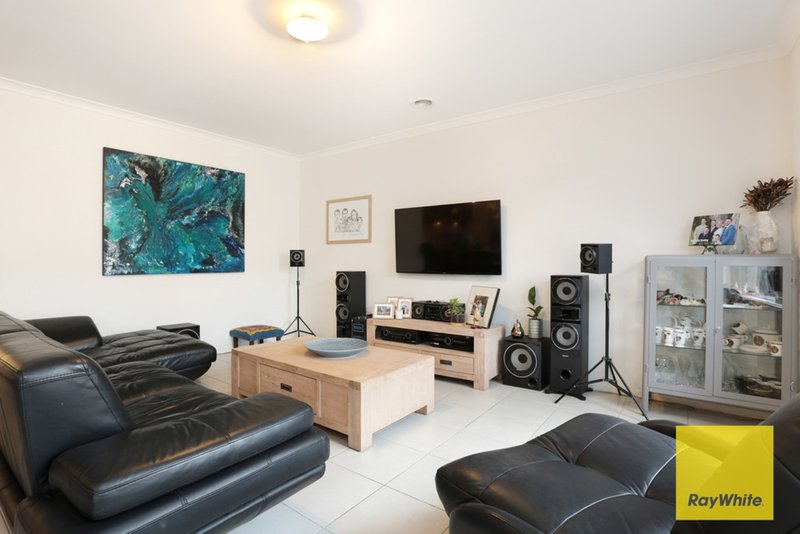 Photo - 7 Solo Street, Point Cook VIC 3030 - Image 4