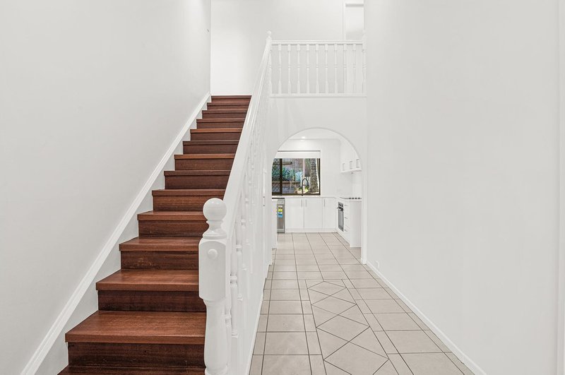 Photo - 7 Sonoma Court, Carindale QLD 4152 - Image 5