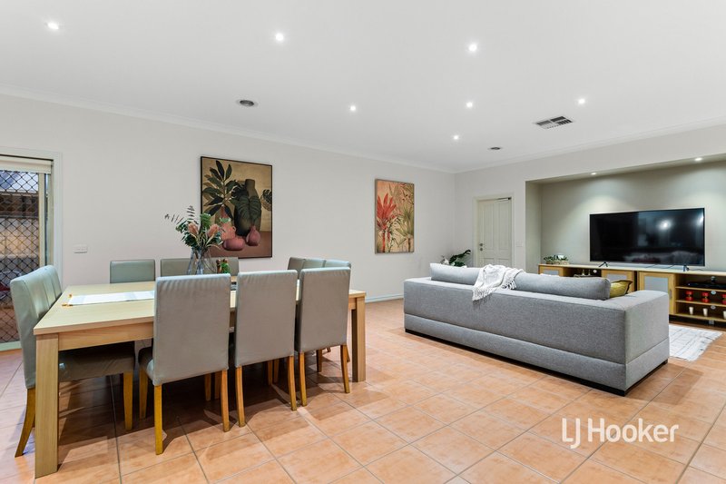 Photo - 7 Sorrento Avenue, Point Cook VIC 3030 - Image 8