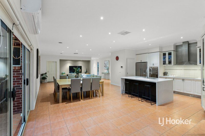 Photo - 7 Sorrento Avenue, Point Cook VIC 3030 - Image 10