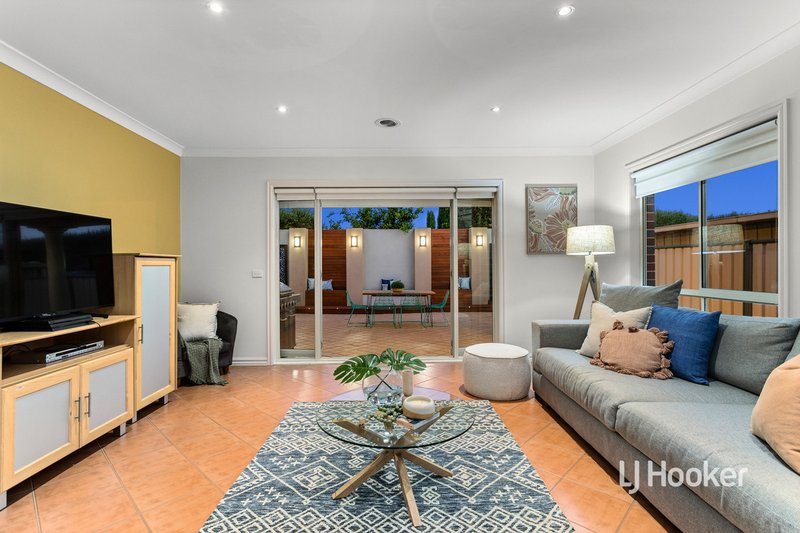 Photo - 7 Sorrento Avenue, Point Cook VIC 3030 - Image 12