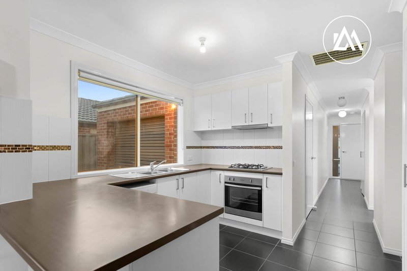 Photo - 7 Southampton Drive, Langwarrin VIC 3910 - Image 2