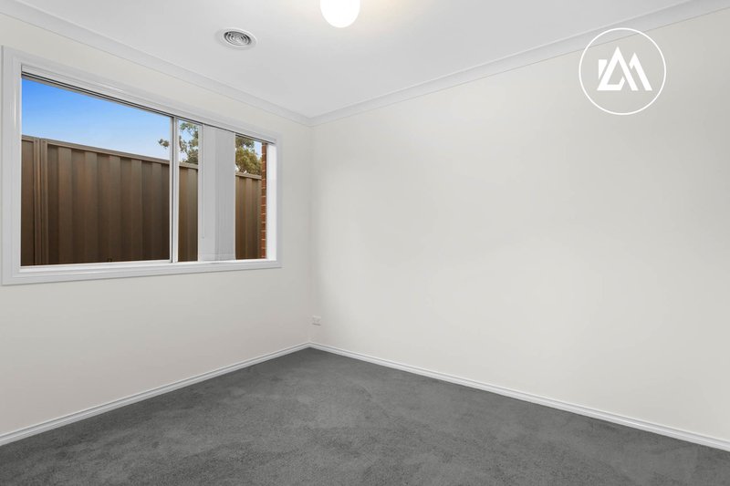 Photo - 7 Southampton Drive, Langwarrin VIC 3910 - Image 11