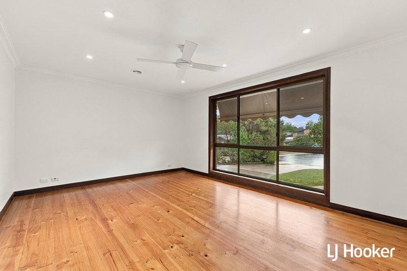 Photo - 7 Southern Close, Chisholm ACT 2905 - Image 2