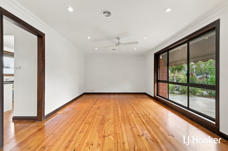Photo - 7 Southern Close, Chisholm ACT 2905 - Image 3