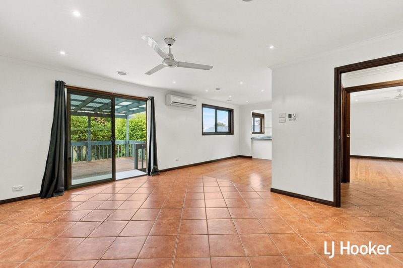 Photo - 7 Southern Close, Chisholm ACT 2905 - Image 4