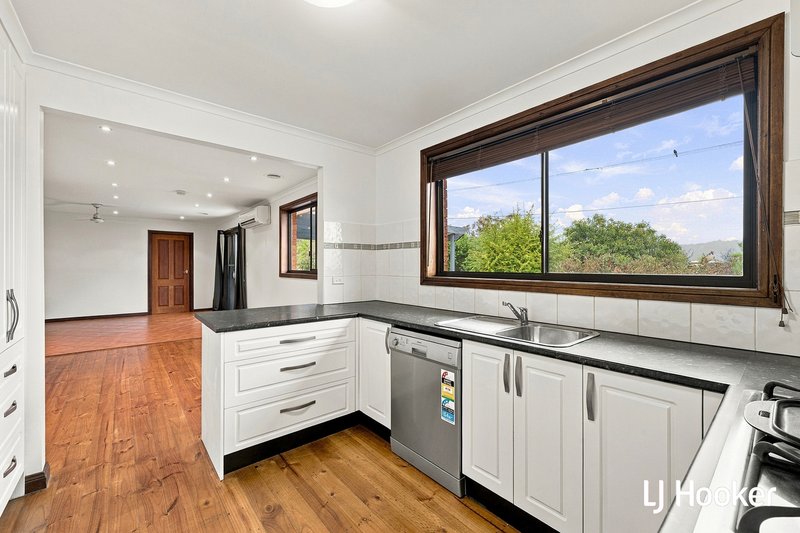 Photo - 7 Southern Close, Chisholm ACT 2905 - Image 5
