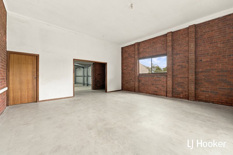 Photo - 7 Southern Close, Chisholm ACT 2905 - Image 16