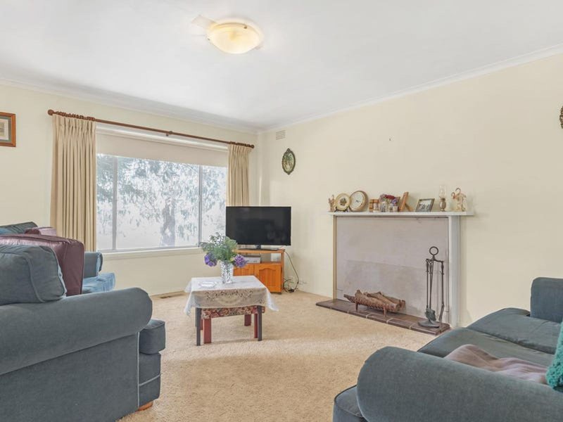 Photo - 7 Spencer Road, Ballan VIC 3342 - Image 2