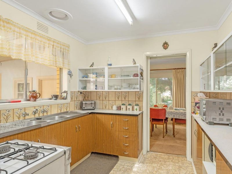 Photo - 7 Spencer Road, Ballan VIC 3342 - Image 3