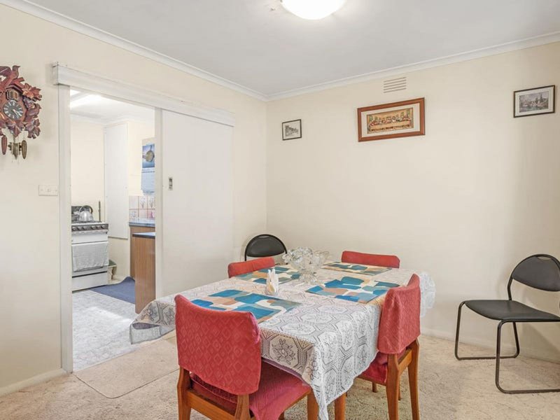 Photo - 7 Spencer Road, Ballan VIC 3342 - Image 4