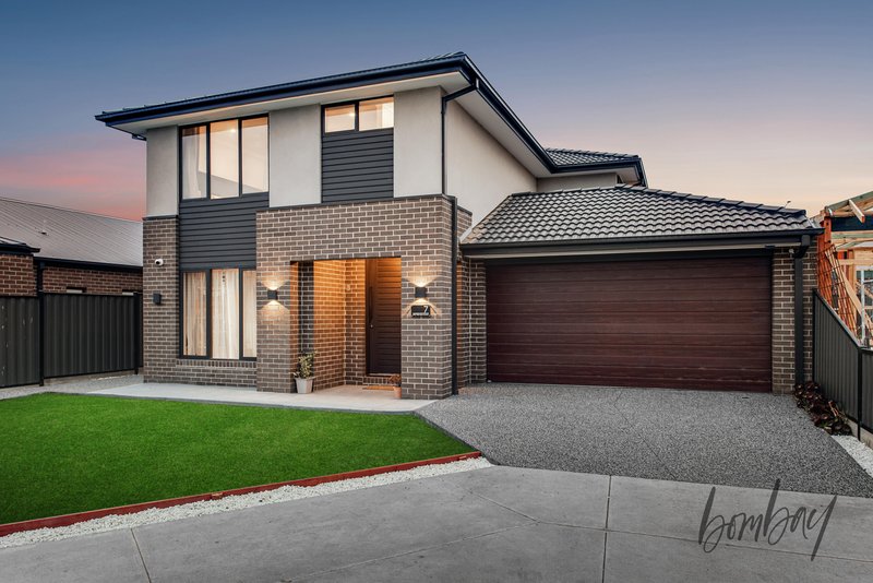 Photo - 7 Spotted Gum Court, Craigieburn VIC 3064 - Image 2