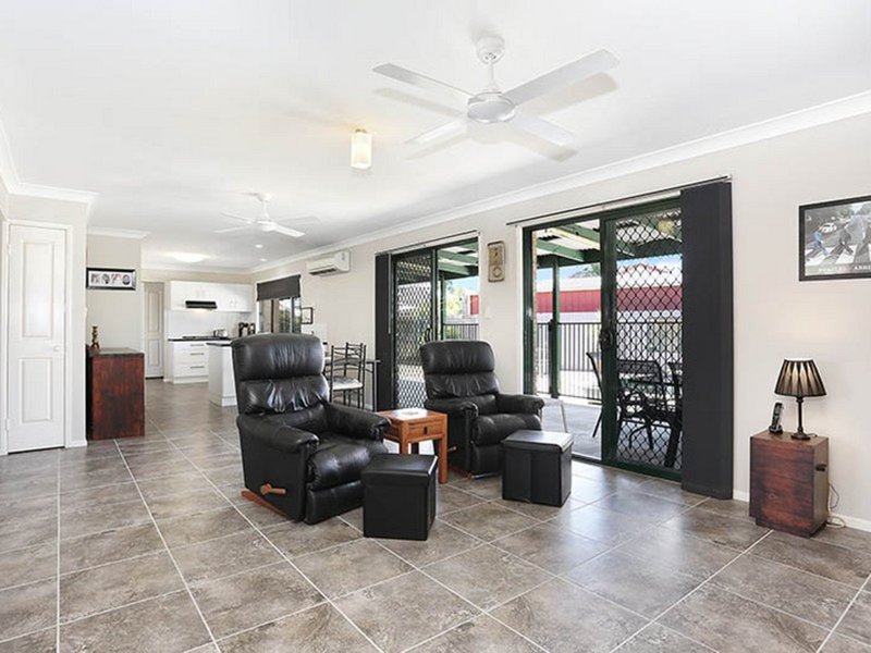 Photo - 7 Squire Place, Sandstone Point QLD 4511 - Image 4