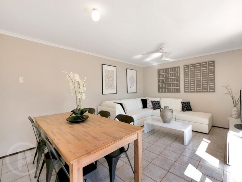 Photo - 7 St Amand Street, Sinnamon Park QLD 4073 - Image 3