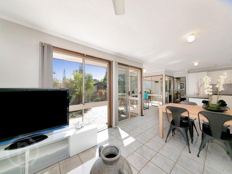 Photo - 7 St Amand Street, Sinnamon Park QLD 4073 - Image 5