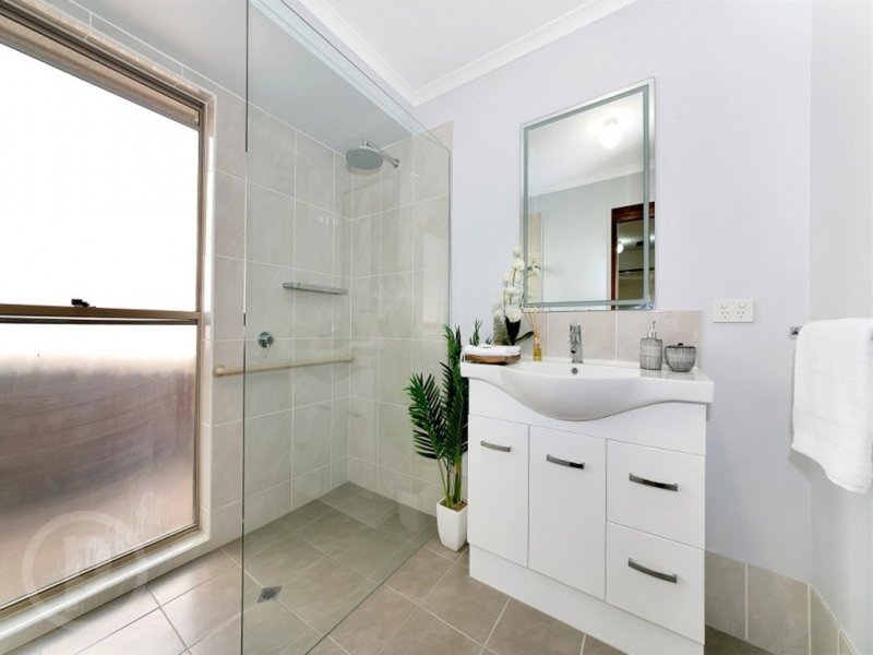 Photo - 7 St Amand Street, Sinnamon Park QLD 4073 - Image 10