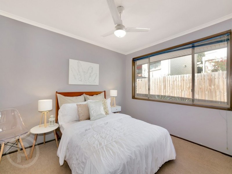 Photo - 7 St Amand Street, Sinnamon Park QLD 4073 - Image 11