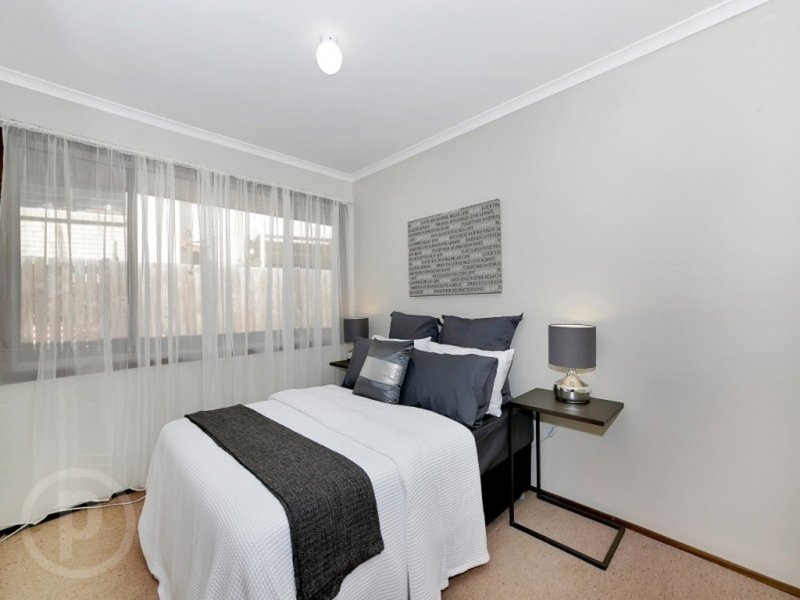 Photo - 7 St Amand Street, Sinnamon Park QLD 4073 - Image 12