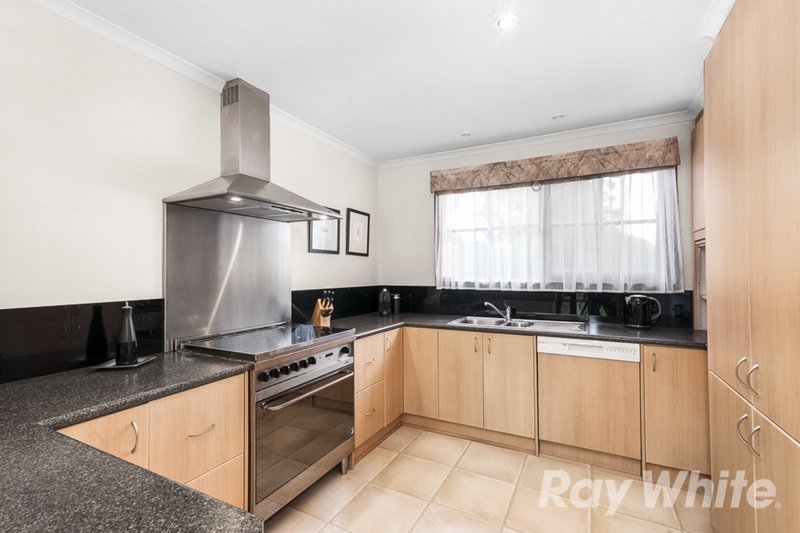 Photo - 7 St Georges Court, Glen Waverley VIC 3150 - Image 2