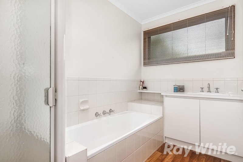 Photo - 7 St Georges Court, Glen Waverley VIC 3150 - Image 7